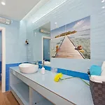 Alos Center *