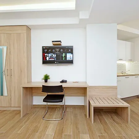 Apartment Alos Center *